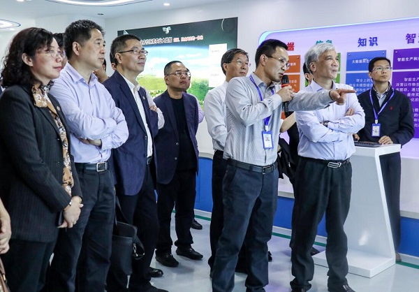 全国人大常委会副委员长丁仲礼莅临芭乐视频APP污版考察调研 全国人大常委会副委员长丁仲礼莅临芭乐视频APP污版考察调研
