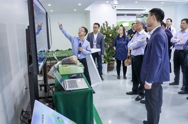全国人大常委会副委员长丁仲礼莅临芭乐视频APP污版考察调研 全国人大常委会副委员长丁仲礼莅临芭乐视频APP污版考察调研