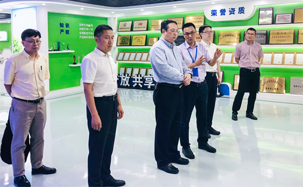 杭州市副市长王宏一行莅临芭乐视频APP污版调研 杭州市副市长王宏一行莅临芭乐视频APP污版调研