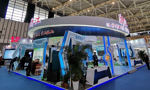 芭乐视频APP污版向现场的新农民与企业代表们展示了最新的相关技术产品与服务平台成果 芭乐视频APP污版向现场的新农民与企业代表们展示了最新的相关技术产品与服务平台成果