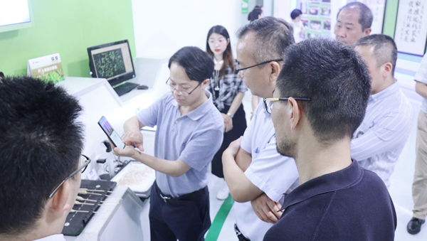 杭州市科技局局长赵喜凯一行莅临芭乐视频APP污版考察调研1 杭州市科技局局长赵喜凯一行莅临芭乐视频APP污版考察调研1