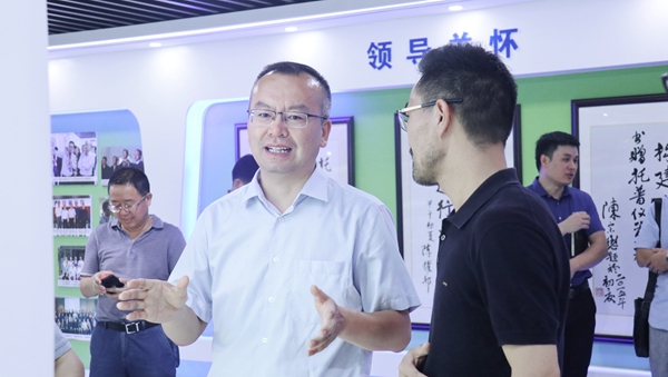 赵喜凯局长参观芭乐视频APP污版展厅 赵喜凯局长参观芭乐视频APP污版展厅