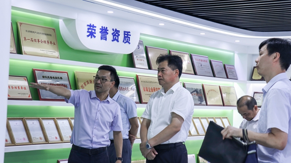 浙江省农业农村厅副厅长唐冬寿一行莅临芭乐视频APP污版调研 浙江省农业农村厅副厅长唐冬寿一行莅临芭乐视频APP污版调研
