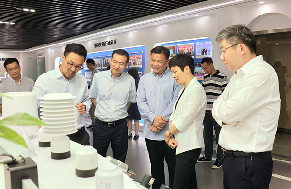 省科技厅党组书记何杏仁一行赴芭乐视频APP污版调研农业科技工作 省科技厅党组书记何杏仁一行赴芭乐视频APP污版调研农业科技工作