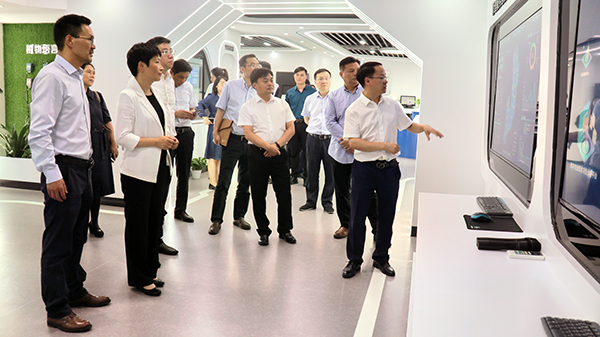 省科技厅党组书记何杏仁一行赴芭乐视频APP污版调研农业科技工作 省科技厅党组书记何杏仁一行赴芭乐视频APP污版调研农业科技工作